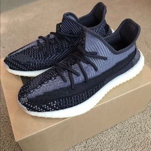 Adidas- YEEZY 350 V2- Carbon size 11